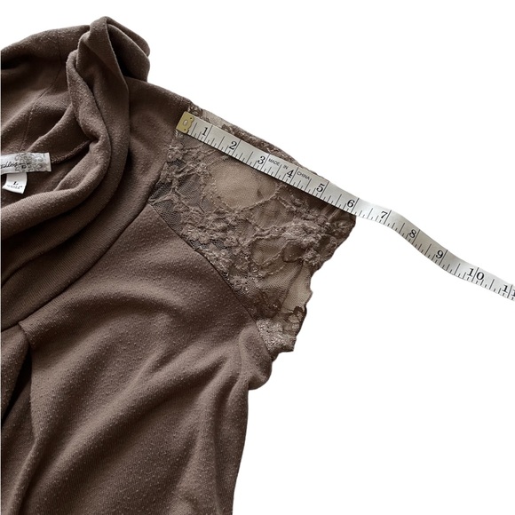 Speechless woman’s blouse. Taupe with lace sleeves. Size L - Picture 7 of 8